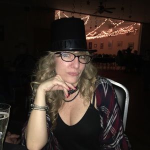 Meet your Posher, Debera